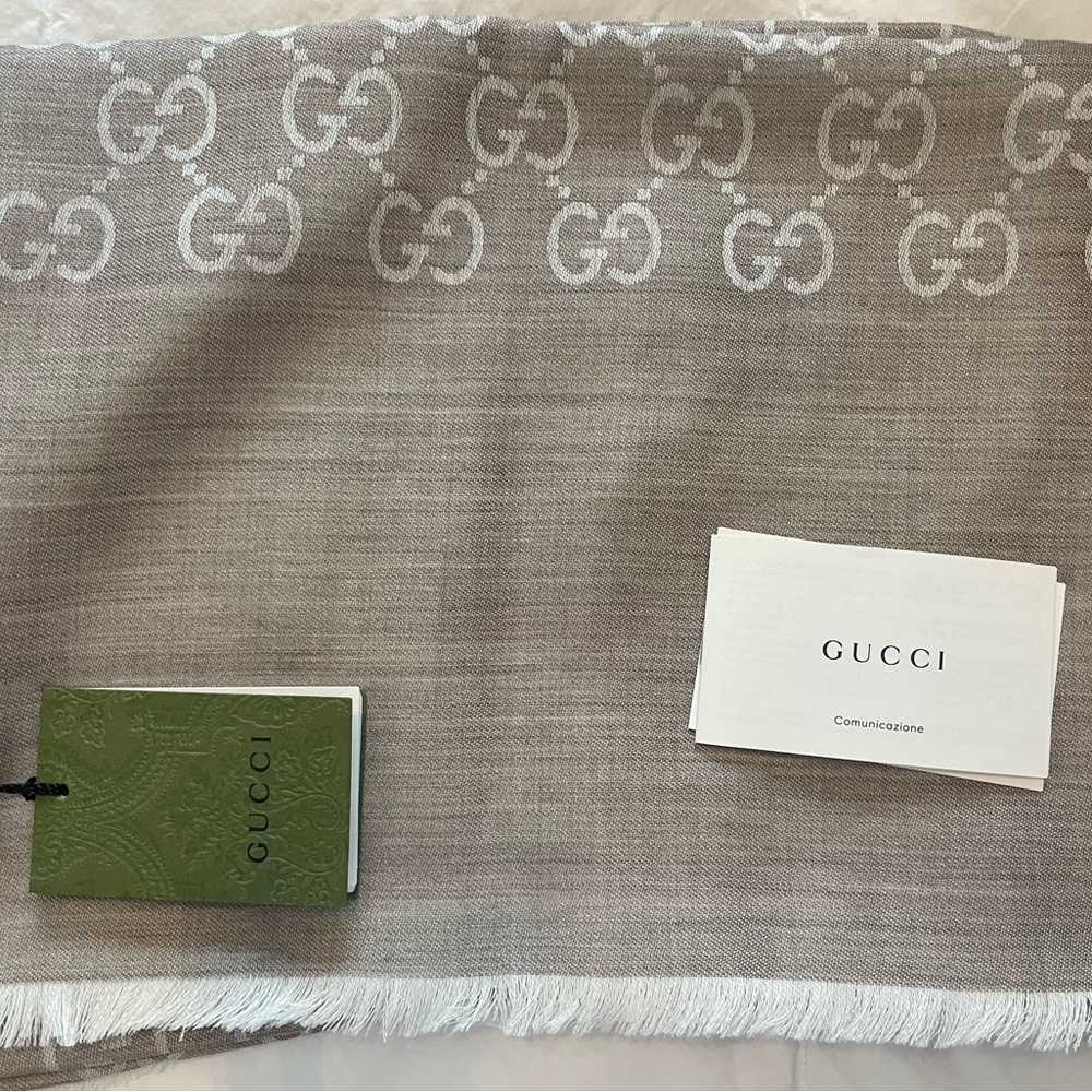 Gucci Beige and White Logo Scarf